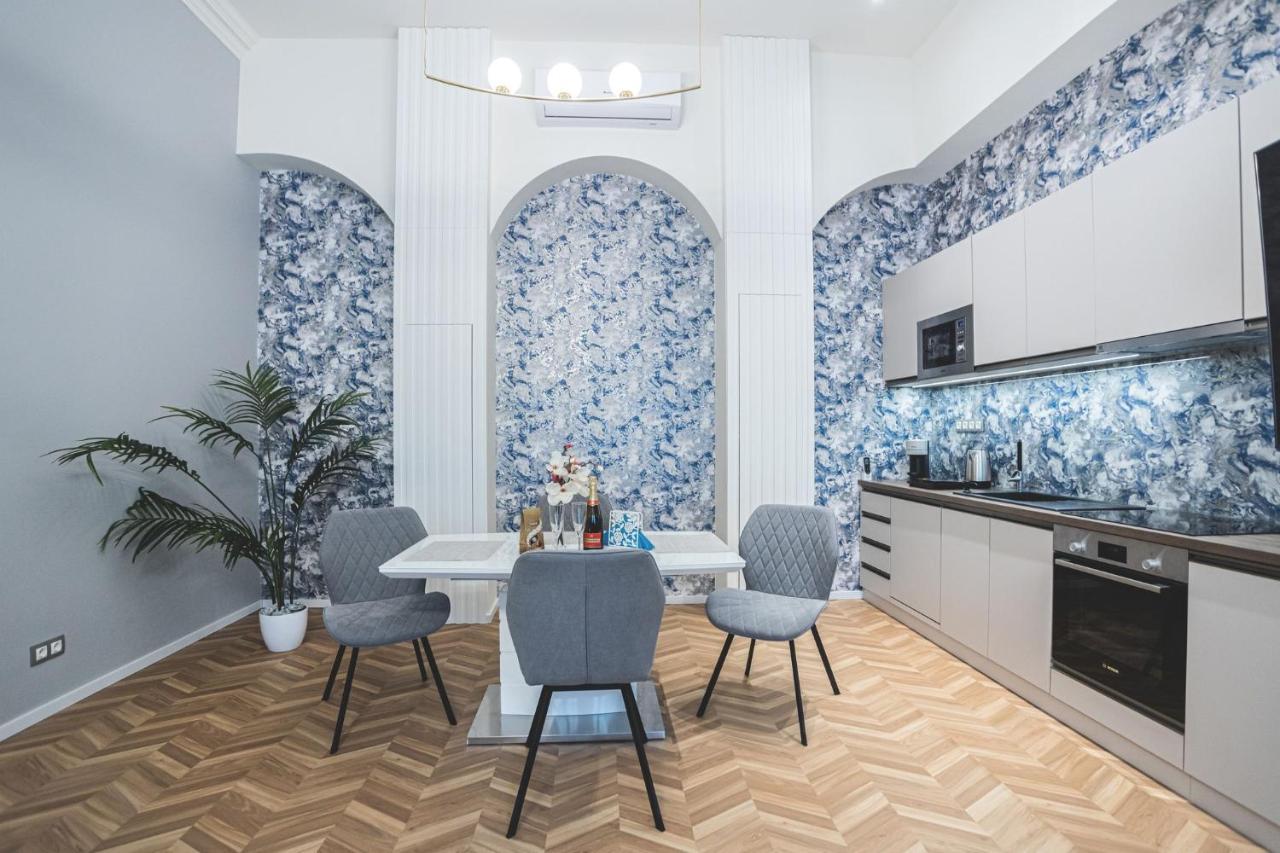 Luxury Gold 2 Bedroom Apartment — Fotók 2